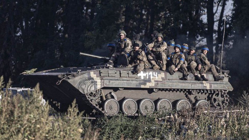 Image shows tank with Ukrainian soldiers