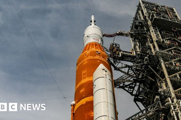 Artemis: Nasa's Moon rocket completes fuelling test