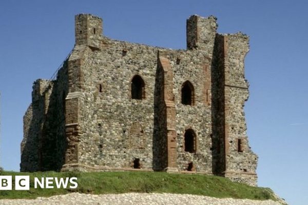 Climate change risk to coastal castles – English Heritage